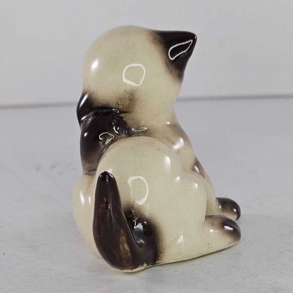 Vintage Ceramic Siamese Kitten Baby Cat Figurine Scratching - Picture 3 of 8